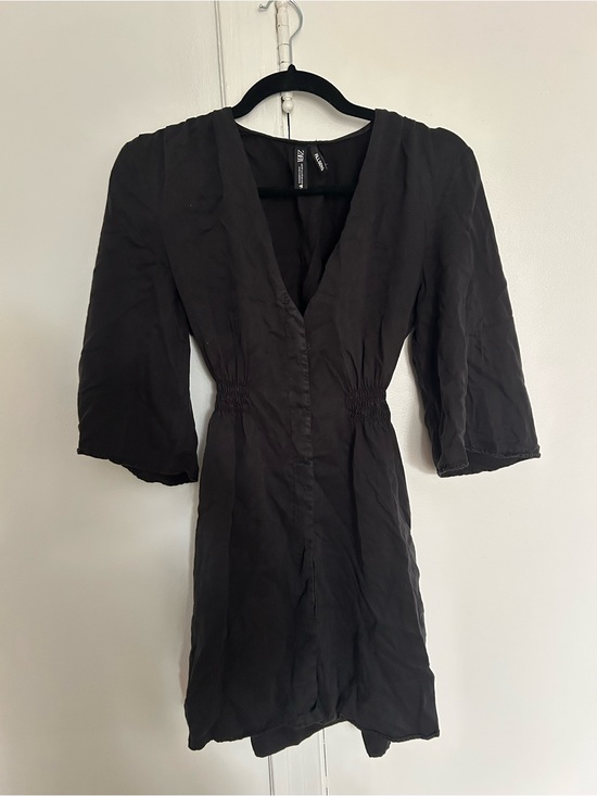 Zara Dresses & Skirts - Zara Black V-Neck Mini Dress with Sinched Waist